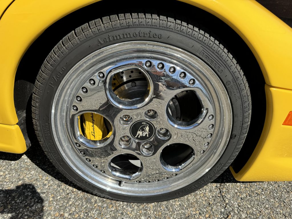 Lamborghini Diablo Wheel  Front   8.5x 18”    Rear 13×18”